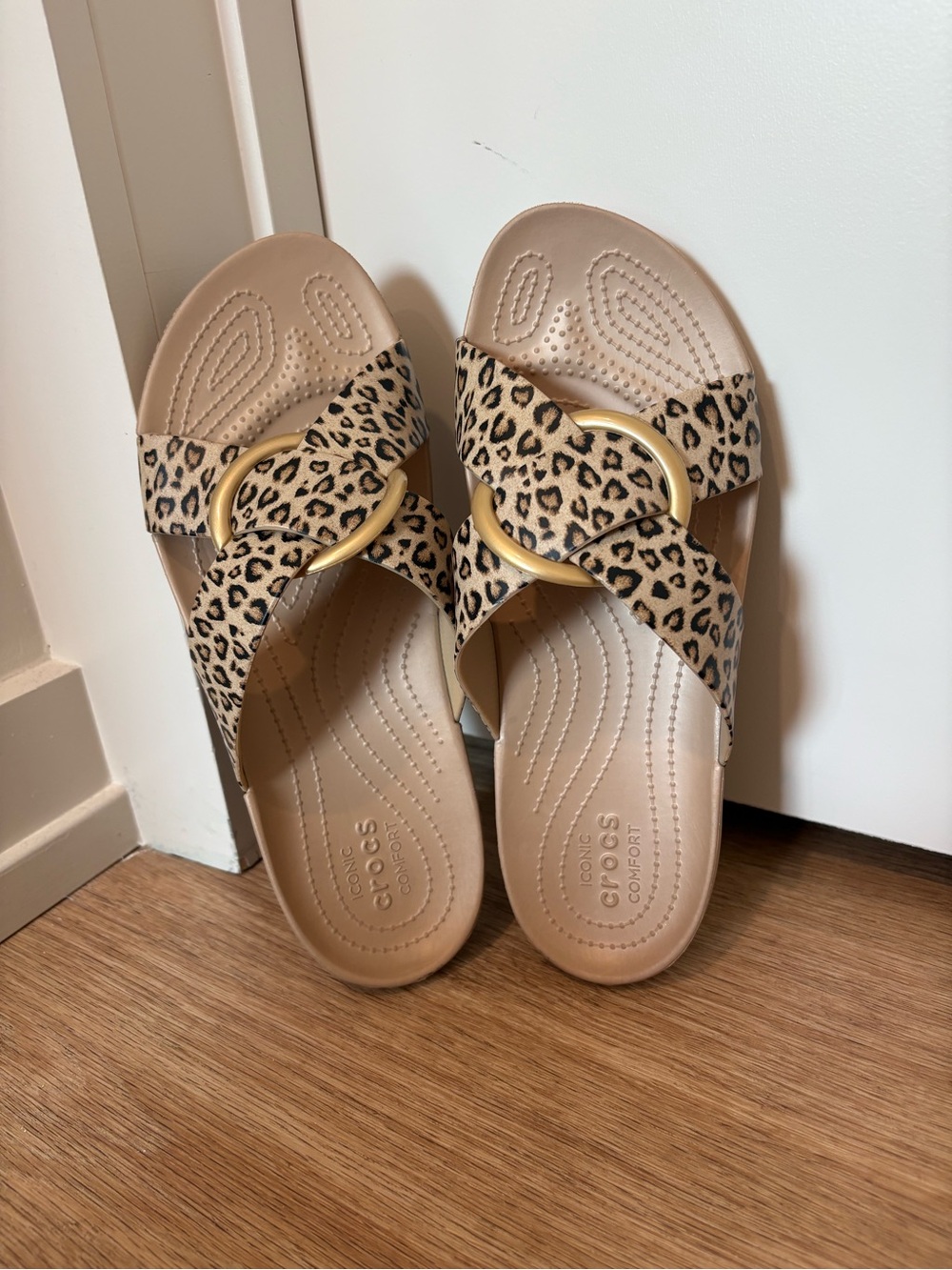 CROCS Serena Leopard Printed Tan Criss Cross Strap Slides with Gold Ring 10 - Picture 10 of 12